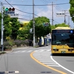 山陽バスが投稿した写真。運転席のほか、後続車のナンバープレートにもモザイクをかけている（山陽バス提供）