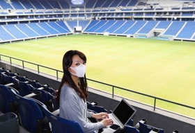 バルコニー席でテレワーク