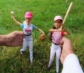 バービー人形で、大谷「二刀流ごっこ」遊び♡