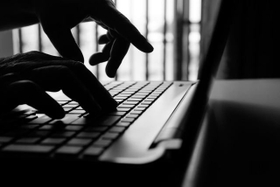 一獲千金を求める人を狙った仮想通貨をめぐる詐欺事件が起きている（smolaw11/stock.adobe.com）