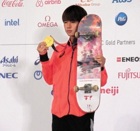 男子スケボーで金メダルを獲得し一夜明け会見した堀米雄斗選手