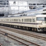 新快速カラーの国鉄型車両117系（健弘 中野/stock.adobe.com）