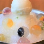 ジュエルボールがのった新感覚のかき氷