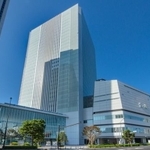 横浜市役所（Caito/stock.adobe.com）