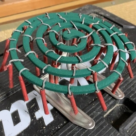 害獣避け時限式蚊取り線香Ver.1…こういう実験、ワクワクしますね（どぶろくさん提供）