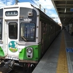 旧東急7200系の1800系。緑色のしでこぶし号