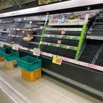 ほぼ全ての商品が失われたスーパーの生鮮食品コーナー※おーらいんれっこーさん提供