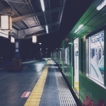 駅に停車中の電車　※イメージ写真（ohira02/stock.adobe.com) 