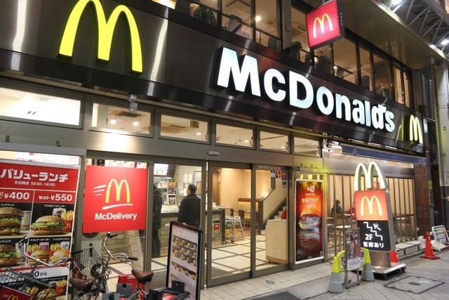 東京都内のマクドナルド店舗(Tupungato/stock.adobe.com)