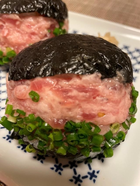 すしトッツォ」を実食 甘めの酢飯にまぐろがたっぷり、贅沢な