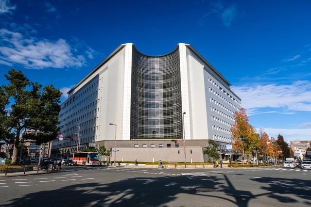 大阪府警察本部（健太 上田 - stock.adobe.com）