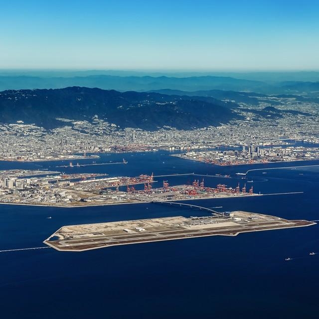 市街地に近い人工島につくられた神戸空港（coward_lion/stock.adobe.com）