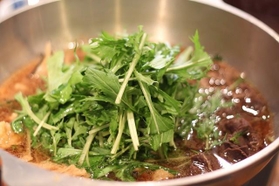 クラウドファンディングの目玉のひとつでもある「ハリハリ鍋セット2人前」