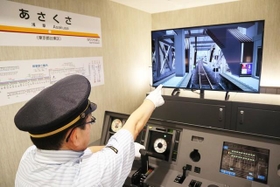ホテルの部屋で…出発進行！（提供画像）