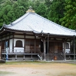 補陀洛山寺の本堂。いまからおよそ30年前、1990年に再建されました。