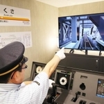 ホテルの部屋で…出発進行！（提供画像）