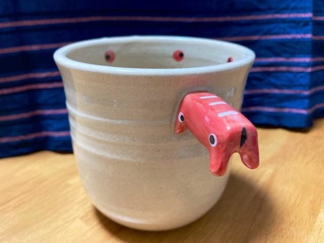 この赤べこさん…つ、突き抜けてるー！？会津本郷焼のカップが話題