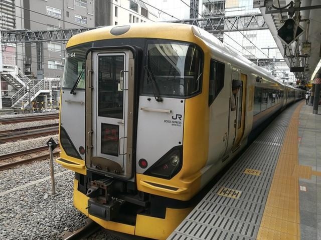 房総半島方面へ向かう特急列車