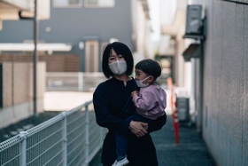 コロナ禍でひとり親は厳しい状況に立たされています　※画像はイメージです（Yuu/stock.adobe.com）