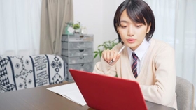 自宅でオンライン授業が受けられれば、コロナだけでなくインフルエンザなどの感染リスクを下げられるメリットがあります※画像はイメージです(metamorworks/stock.adobe.com)