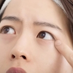 ものが二重に見えたら要注意（oka/stock.adobe.com）