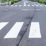 歩行者優先のはずの横断歩道だが実際に一時停止する自動車ほとんどいない（イメージ画像）