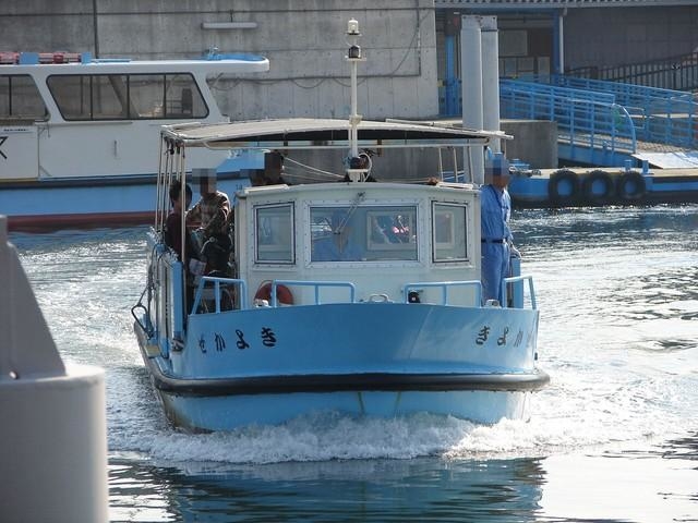 向こう岸から1分とかからない・甚兵衛渡船場