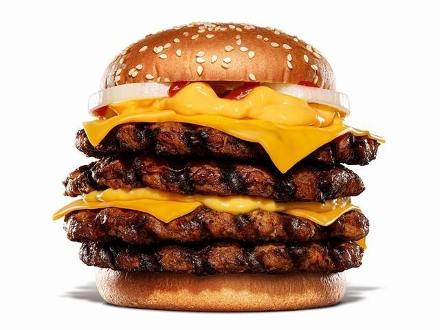 ビーフパティ4枚、濃厚チーズが特徴の超ワンパンドビーフ チーズバーガー