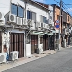 昼すぎのかんなみ新地。弁当屋も開店している