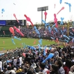 ジェット風船を飛ばすオリックスファン
