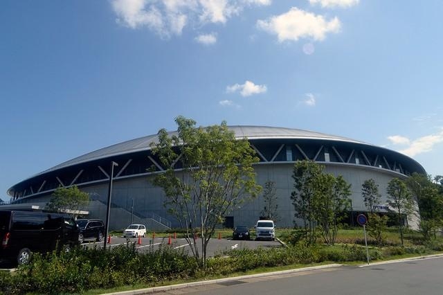 横幅約160m、楕円形の大屋根を持つJPFドーム。2021年3月竣工、同年10月に開業した（設計施工・清水建設）