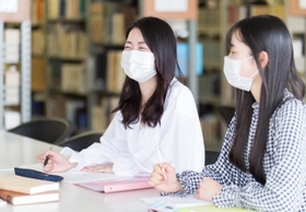 子どもたちには希望する進学先に進んでほしいと願いながらも、入学したあとのお金のことも気になりますよね　※画像はイメージです（milatas/stock.adobe.com）