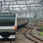 東京の大動脈のひとつ中央本線（abettitube/stock.adobe.com）