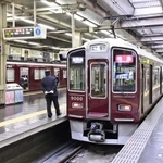 阪急電鉄の駅には今もティッシュの自販機がある（©tupungato/123RF.COM）