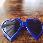 こちらが小1息子さんが掛けてスタンバイした「ハートのサングラス」（大福プリン。さん提供）
