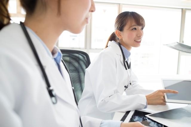 大学の中でも学費が高いのはやはり医学部・歯学部・薬学部などの医療系の学部です　※画像はイメージです（Monet/stock.adobe.com）