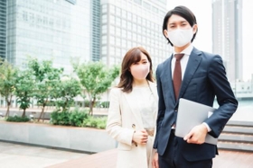 濃厚接触者を特定して社内恋愛が…（イメージ画像）