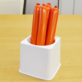 2月10日発売の「魚肉ソーセージスタンド」。この凜としたたたずまい…え？「ニッチすぎる」？（小久保工業所提供）