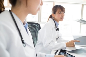 大学の中でも学費が高いのはやはり医学部・歯学部・薬学部などの医療系の学部です　※画像はイメージです（Monet/stock.adobe.com）