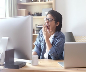 あなたはテレワーク中にどんな過ごし方をしていますか？　※画像はイメージです（kimberrywood/stock.adobe.com）