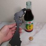 3Dプリンターでかたどった石川県を栓抜き代わりに使ってみると…（提供画像）