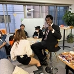 カフェ形式で楽しめる「フリートークレッスン」も評判だ