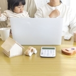 令和の子育て世代の貯蓄額や食費は…？　※画像はイメージです（Photo AC）