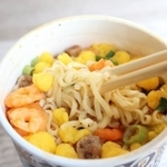 カップ麺やハンバーガーにもいい思い出ってありますよね（イメージ画像）