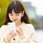 キャリアメールですか？…まだ使ってますよ　※画像はイメージです（Photo AC）