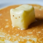 パンケーキの上でじゅわっととろける猫ちゃんのバター（提供画像）