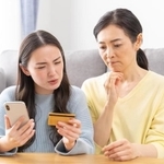リボ払いにしなければよかったね…　※画像はイメージです（ponta1414/stock.adobe.com）