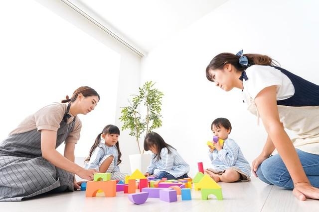 やりがいはあるけれど、なかなかハードな仕事なんです…　※画像はイメージです（maroke/stock.adobe.com）