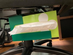 しぶちょーさんが3Dプリンタ作った椅子の下につけるティッシュケース（画像提供：しぶちょーさん）