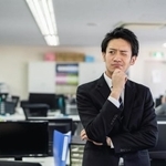 給料も安いし、転職しようかな…　※画像はイメージです（metamorworks/stock.adobe.com）